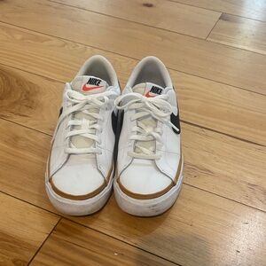 Nike White and Black Casual Sneakers